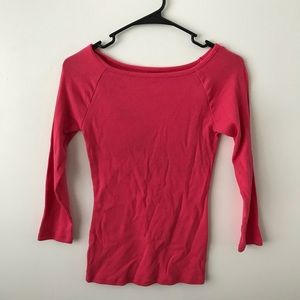 Medium long sleeved, fitted pink shirt